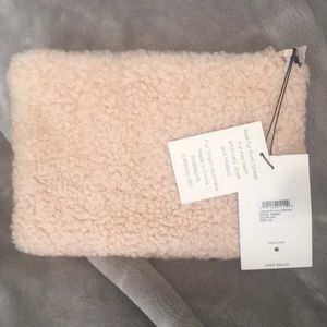NEW Ugg Medium Makeup Pouch